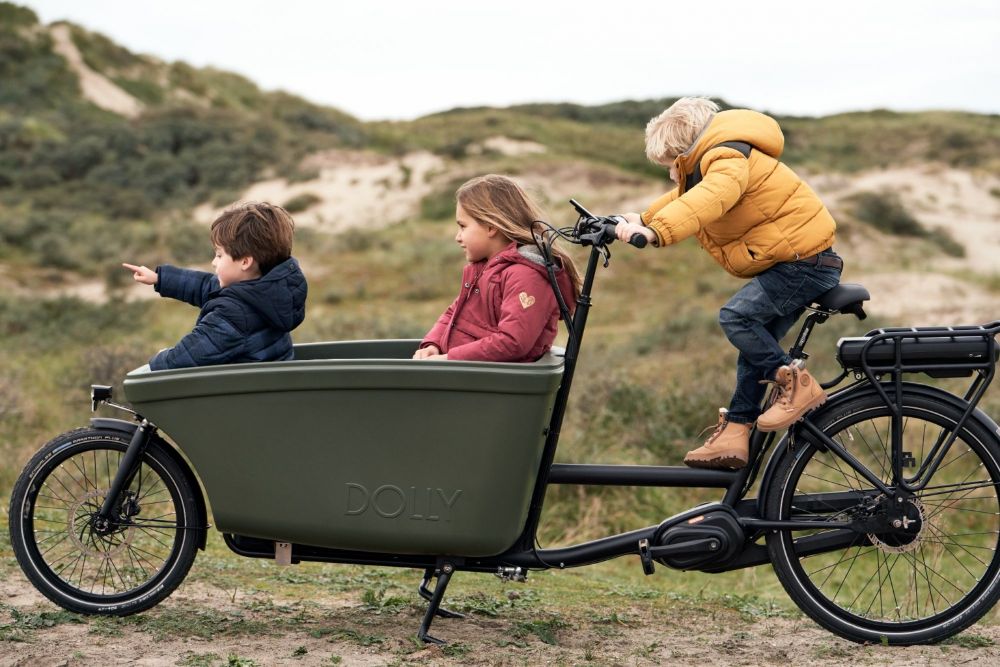 Sfeerbeeld-Dolly-bakfiets-Black-Army-Green-2-1536×1025-1